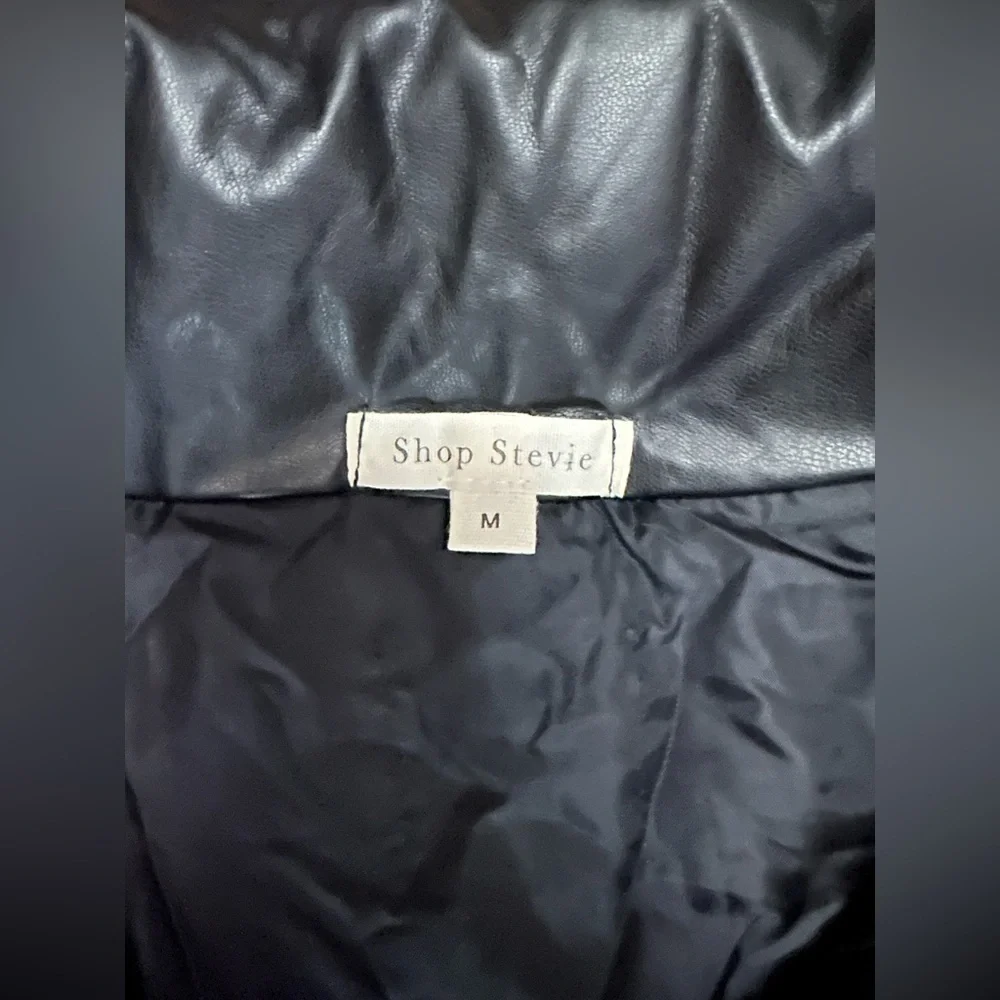 Faux Leather puffer vest - Picture 6 of 6